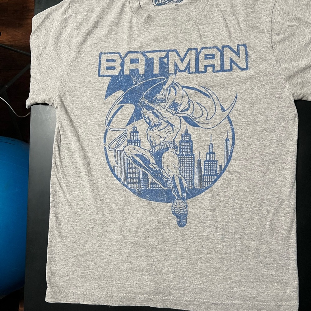 Batman graphic tee. Old Navy Gray Collectibilitees T-Shirt. 100% cotton